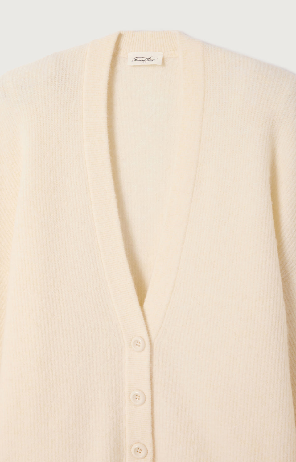 Women's Cardigan Damsville American Vintage – Detailansicht V-Ausschnitt und Knöpfe