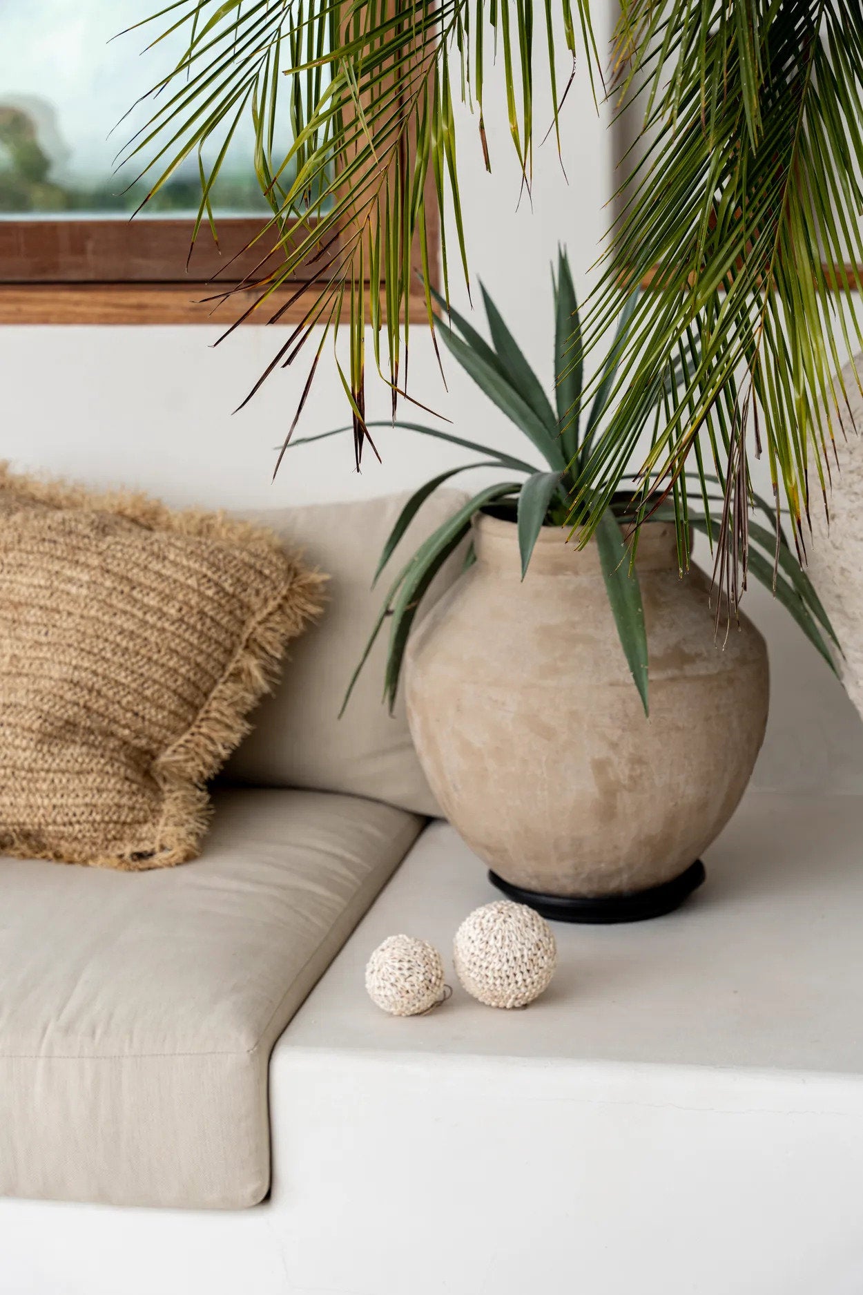 Bubble Shell Ball White — two sizes styled in dark bowl