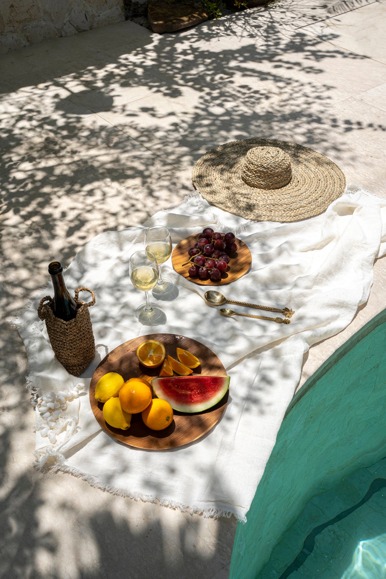 The Linen Tablecloth — White 150×200, lifestyle Moroccan terrace with raffia pendants