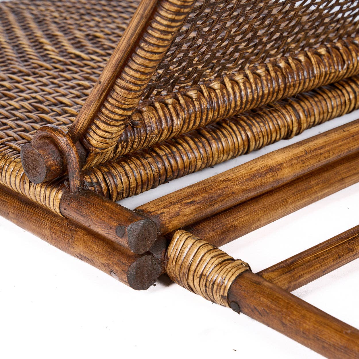 Der Rattan-Bodenlieger - Dunkles Walnuss