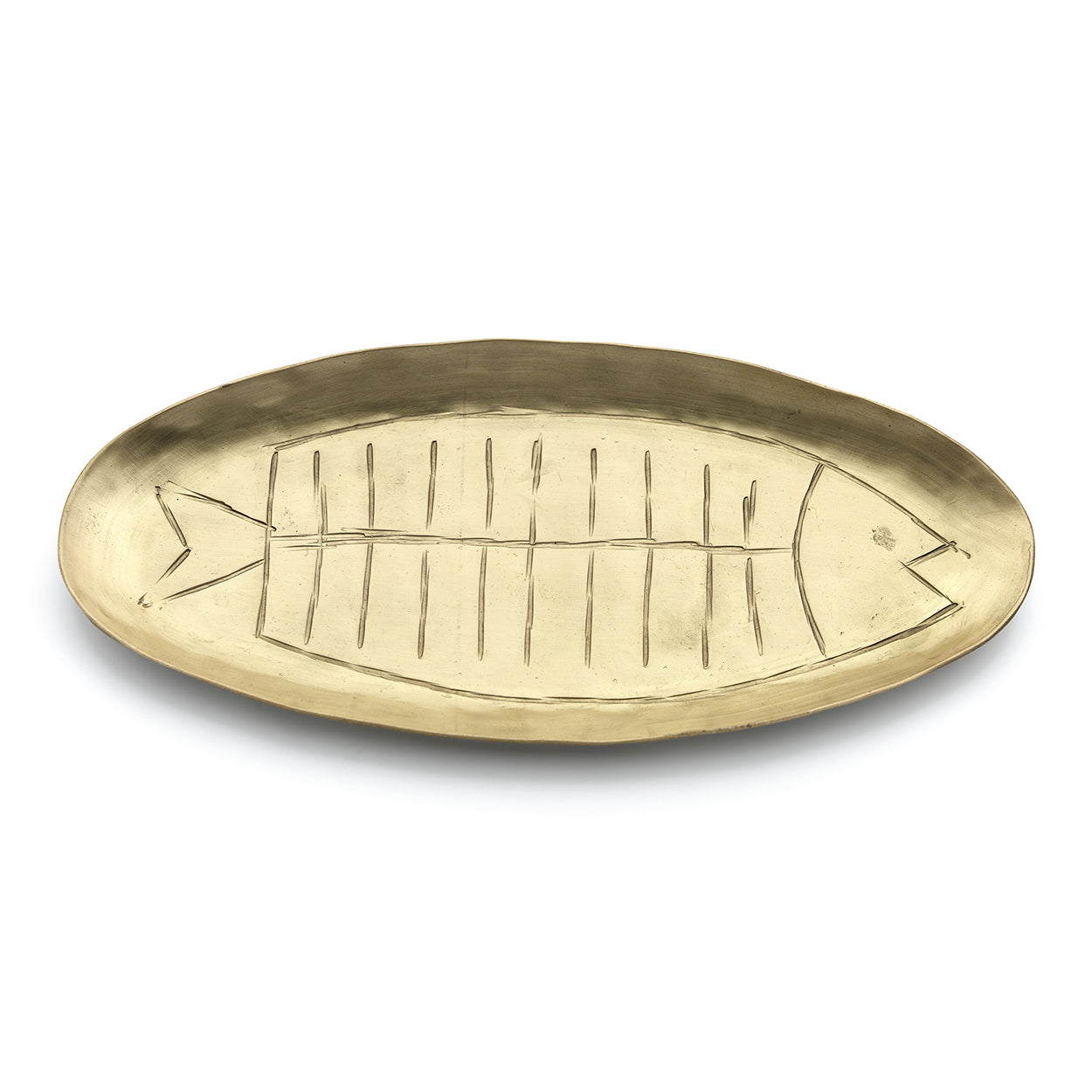 The Dishy Fishy Tray — Gold L, close-up of head engraving