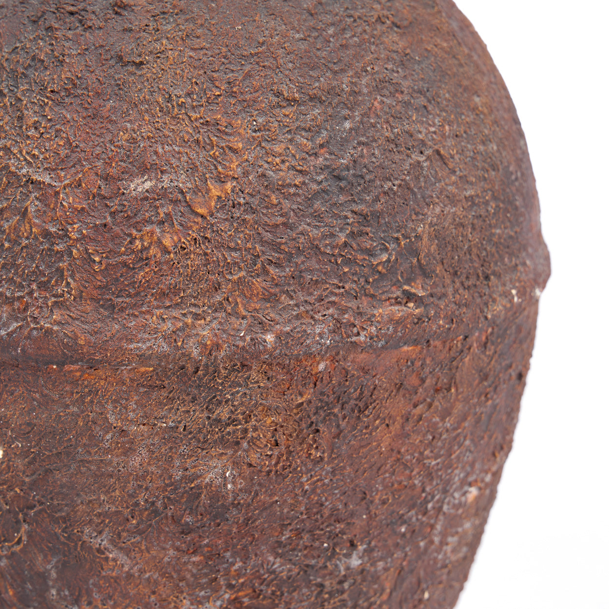 Amphora Rustica Vase Burgundy M — detail surface texture close-up