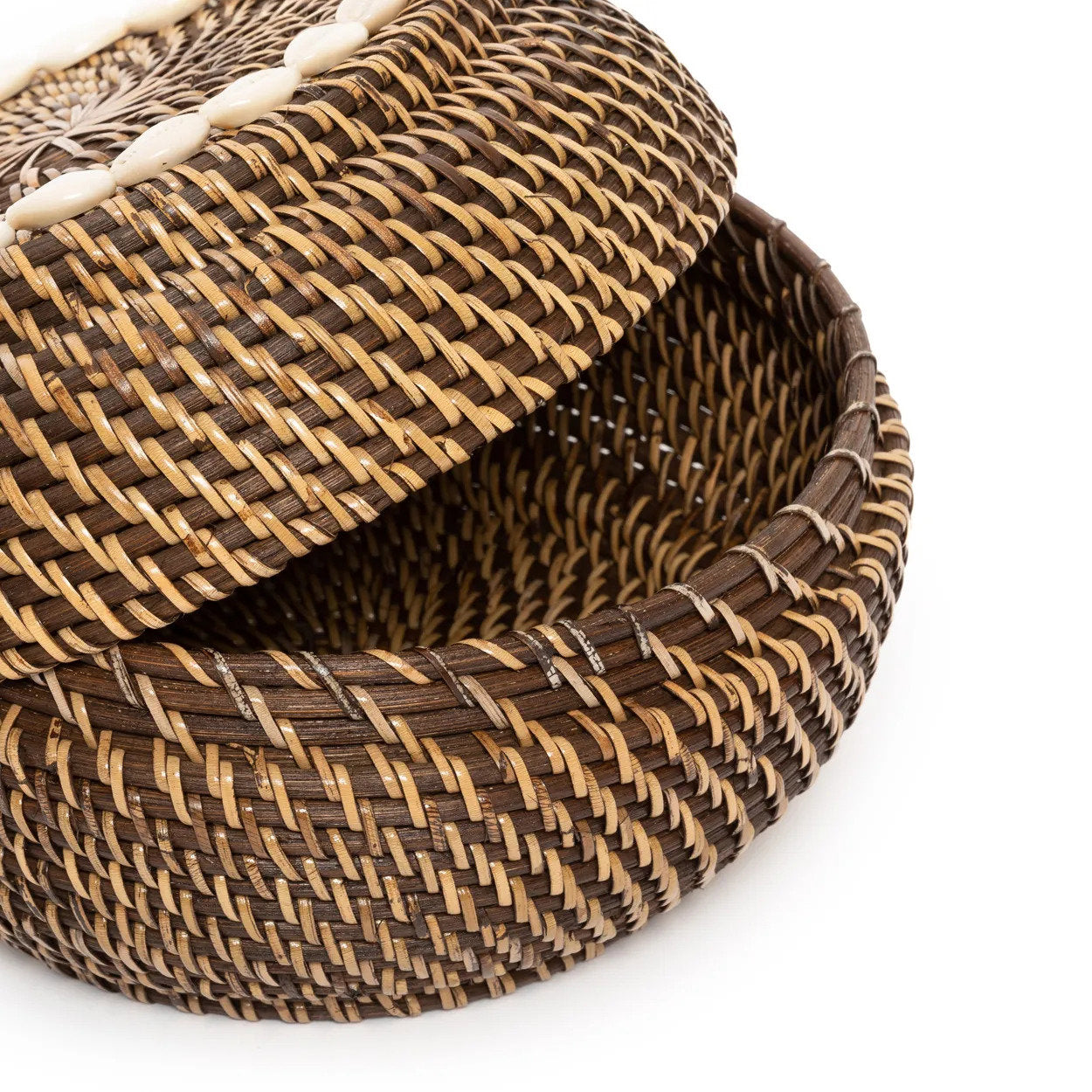 Close-up of the cowrie shell embellishment on the Colonial Peek-a-Boo Basket lid