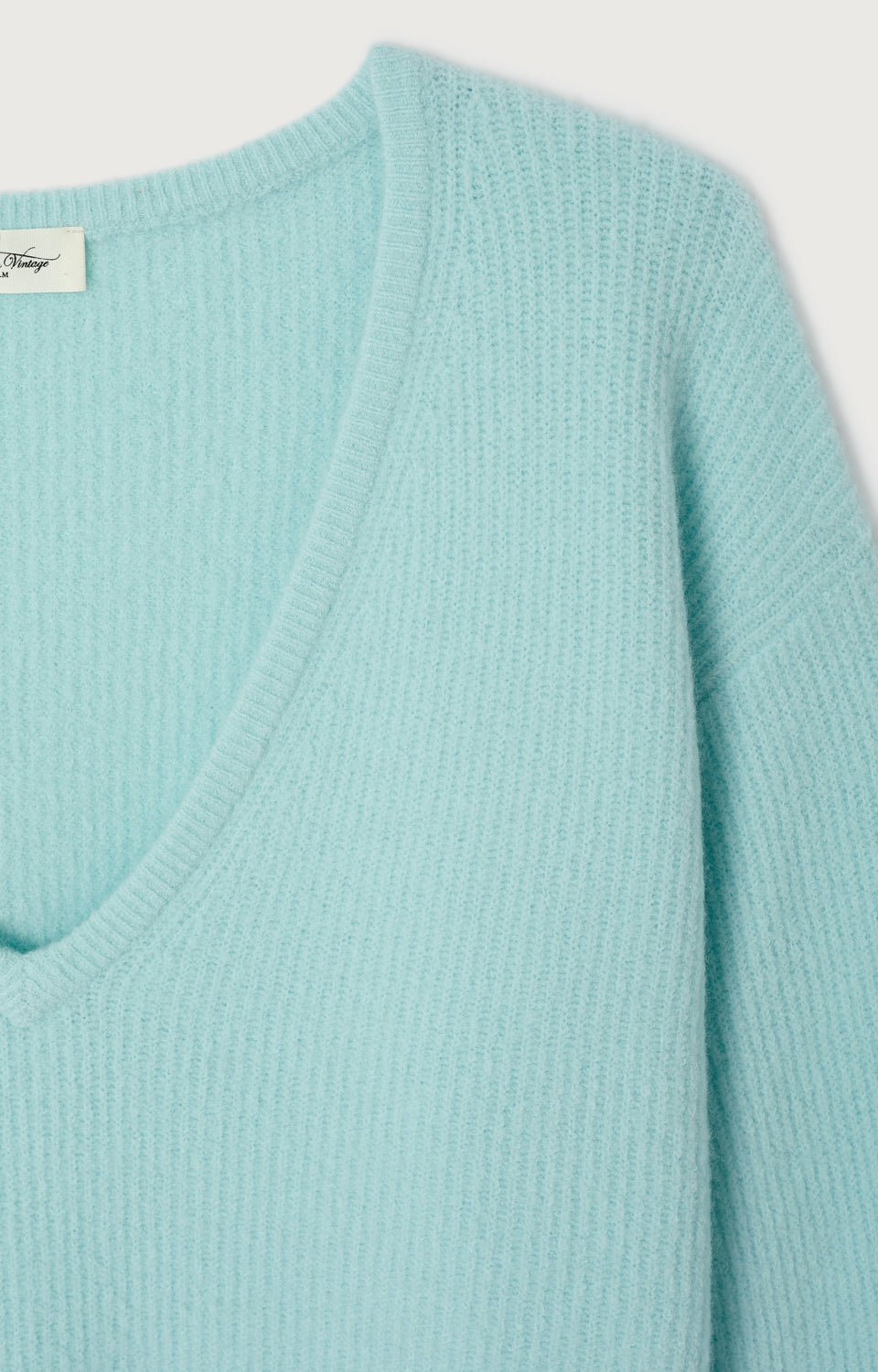 Women's Sweater Damsville American Vintage – Detailansicht V-Ausschnitt