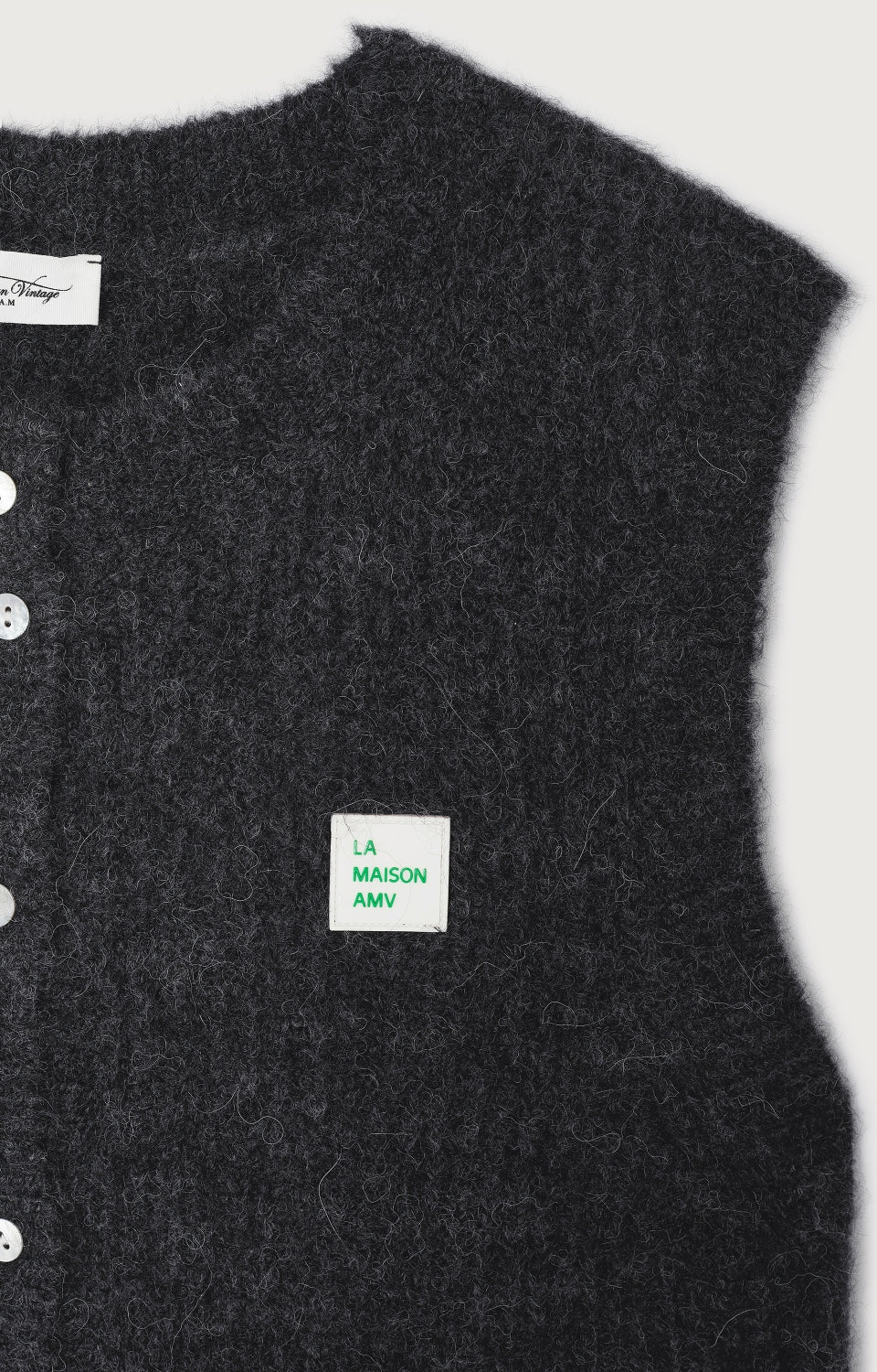 Women's Cardigan East Mélange Charcoal American Vintage – Detailansicht La Maison AMV Patch