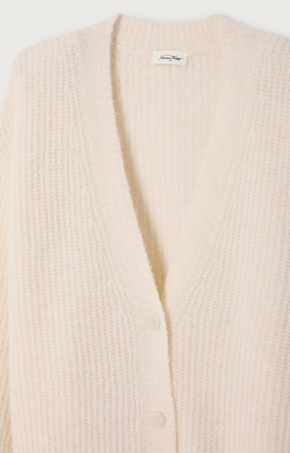 Women's Cardigan East American Vintage – Detailansicht V-Ausschnitt und Strick