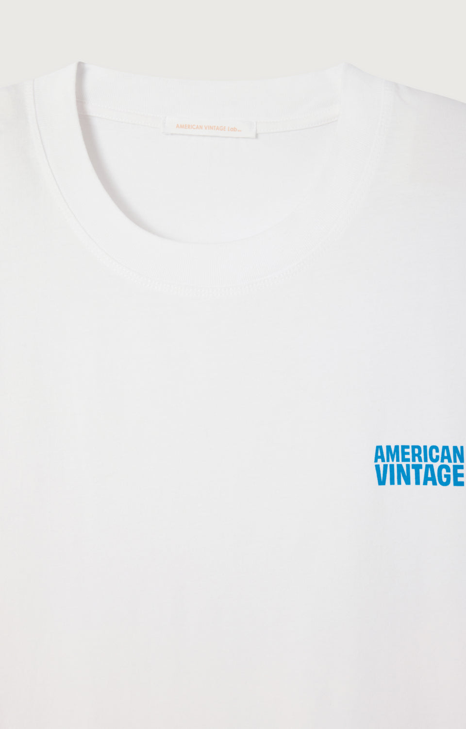 Women's T-Shirt YKOBOW American Vintage – Close-up of blue American Vintage logo print