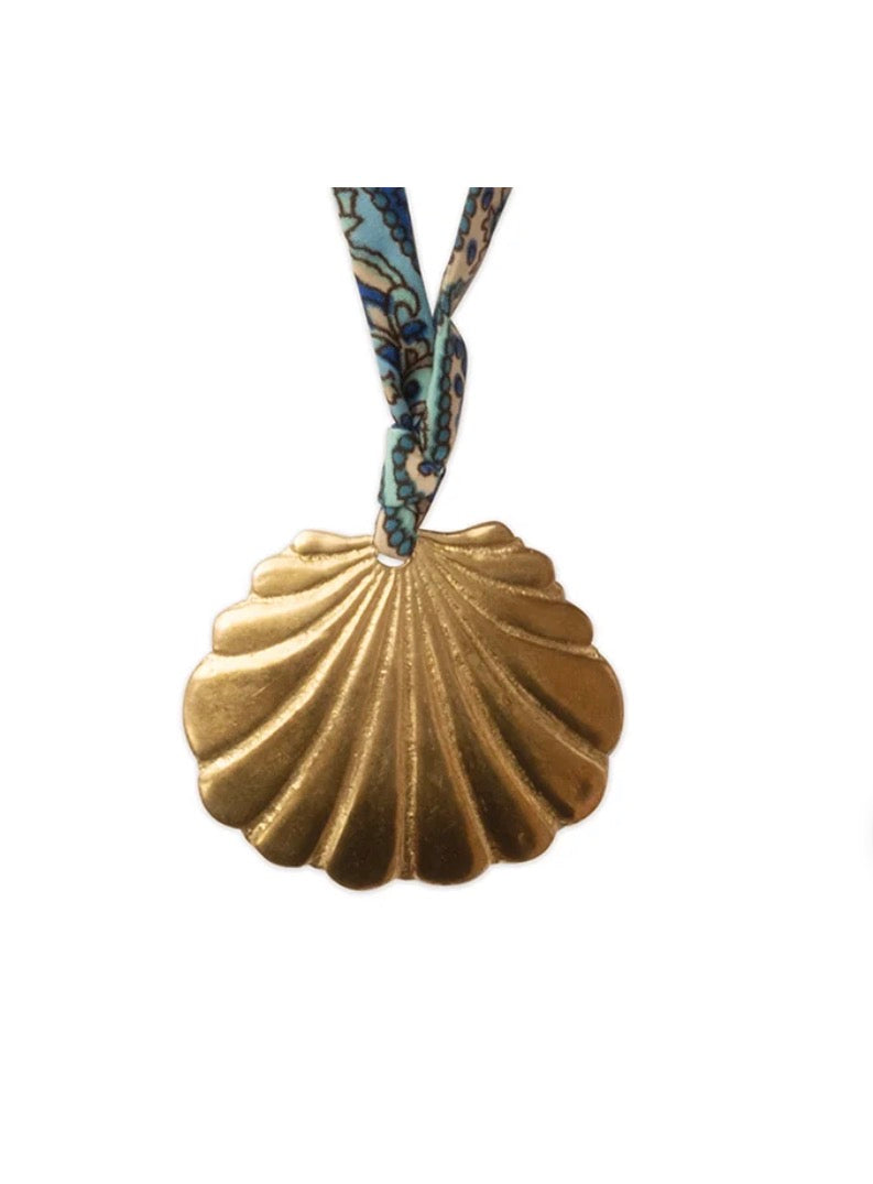 Statement Shell Sari Necklace – Shell pendant detail