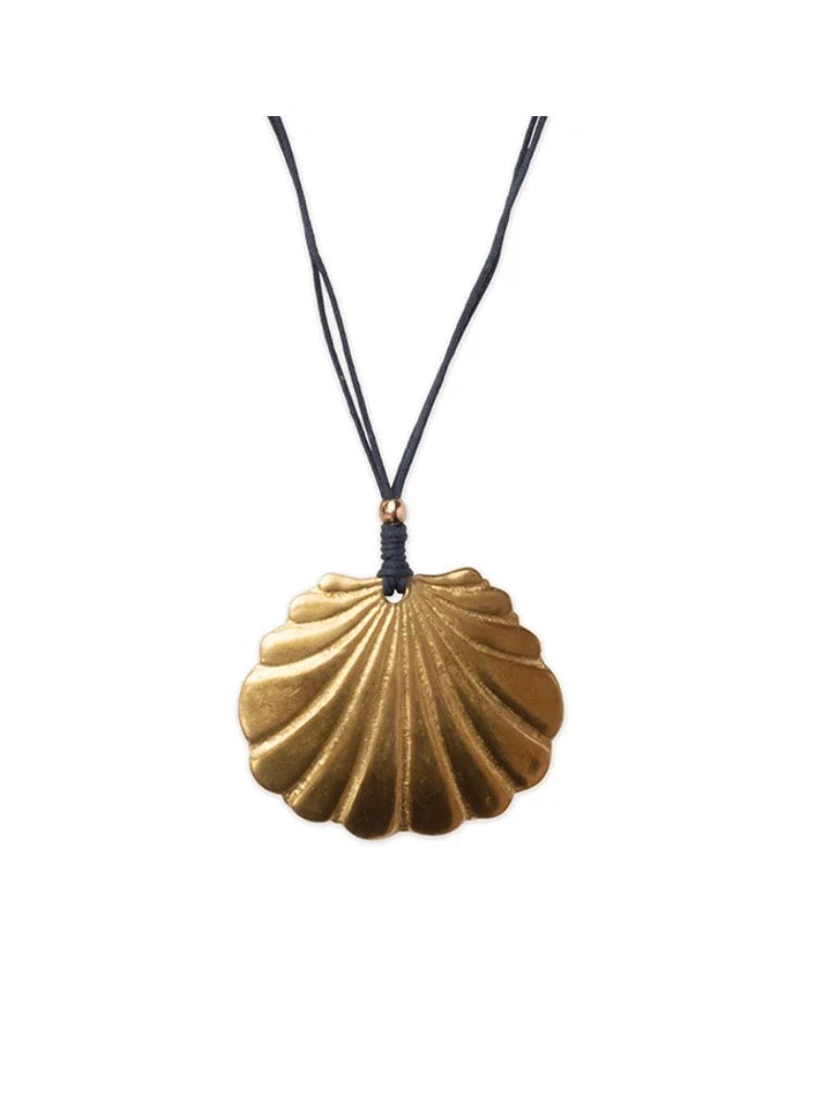 Statement Shell Cord Necklace – Shell pendant detail