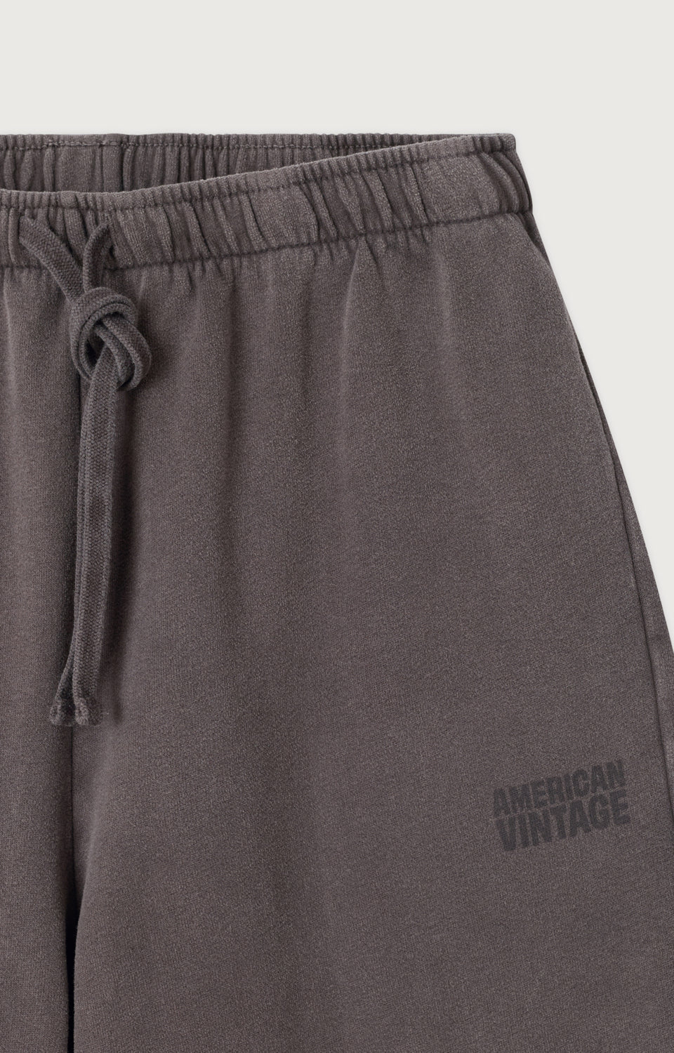 Women's Joggers JITBAY American Vintage – Close-up of tone-on-tone American Vintage logo