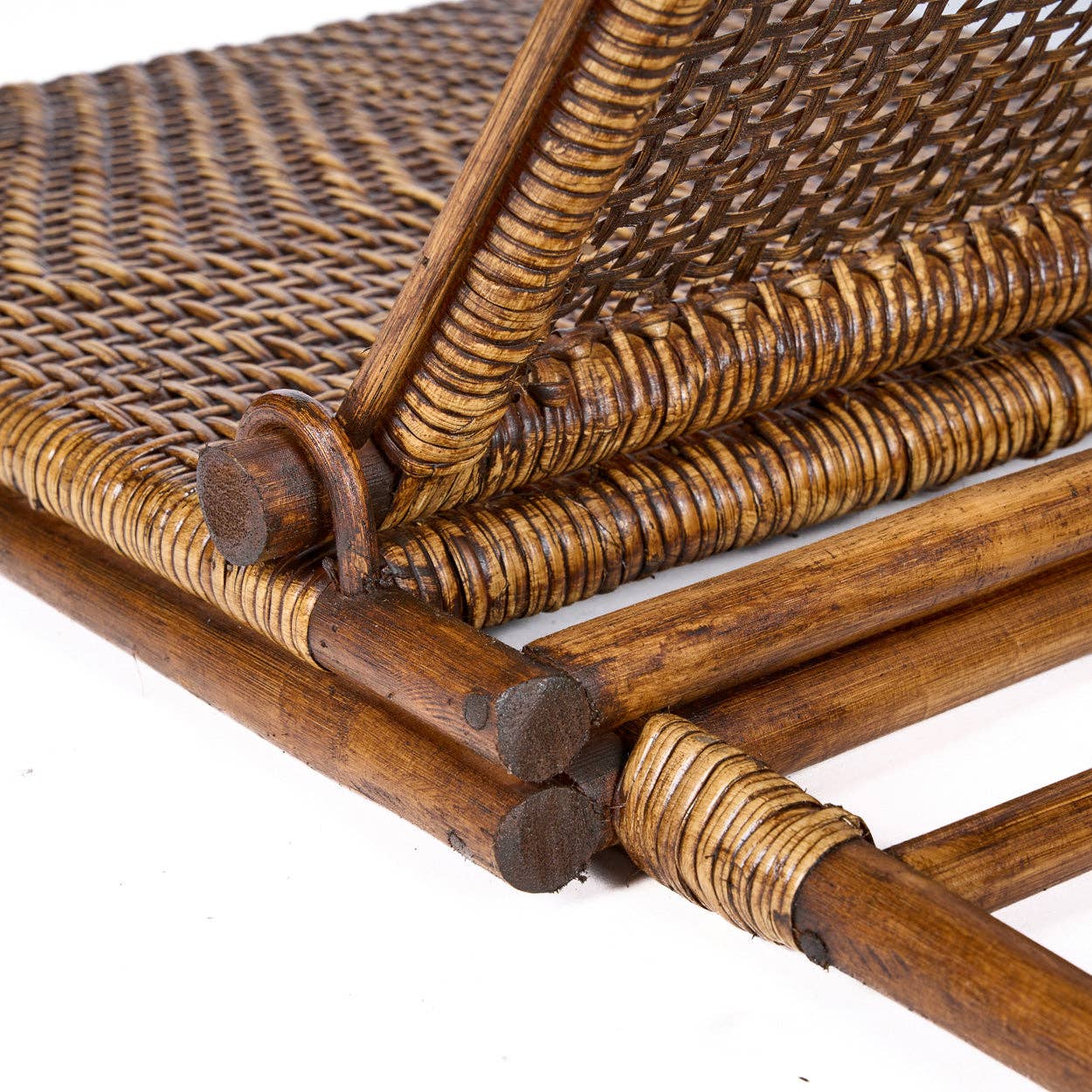 Der Rattan-Bodenlieger - Dunkles Walnuss