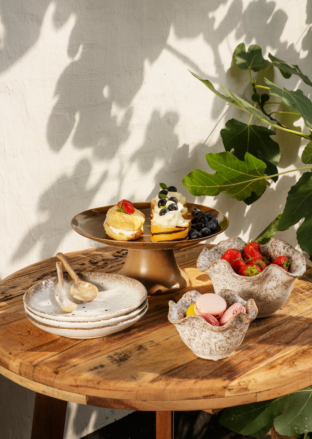 Madam Stoltz STONEWARE SERVING SPOON – Scalloped
